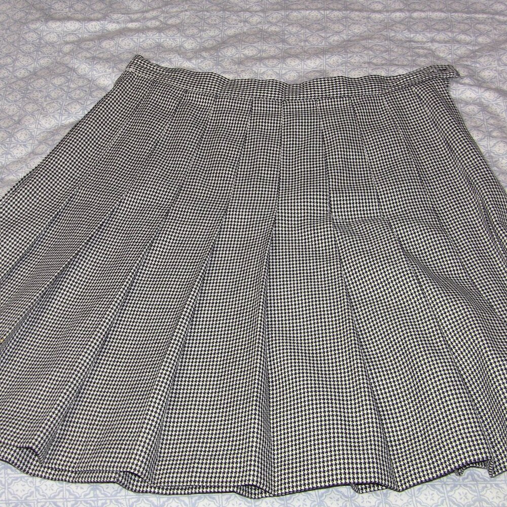 Briggs New York Houndstooth Pleated Skirt - size 8P